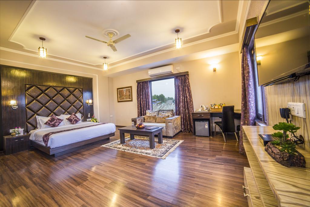 Palette - Solar Residency Hotel Srīnagar Exterior foto