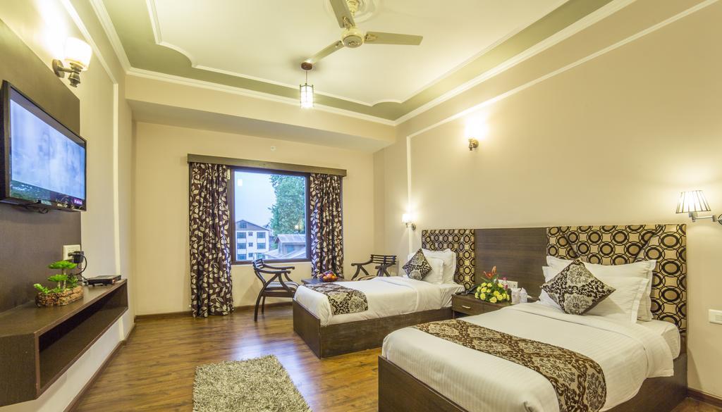 Palette - Solar Residency Hotel Srīnagar Exterior foto